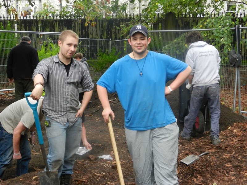 Mike (left) and Rich take a break during Homeless Heritage excavations in York. Student archaeologists and homeless archaeologists working as partners. Credit: Homeless Heritage Project